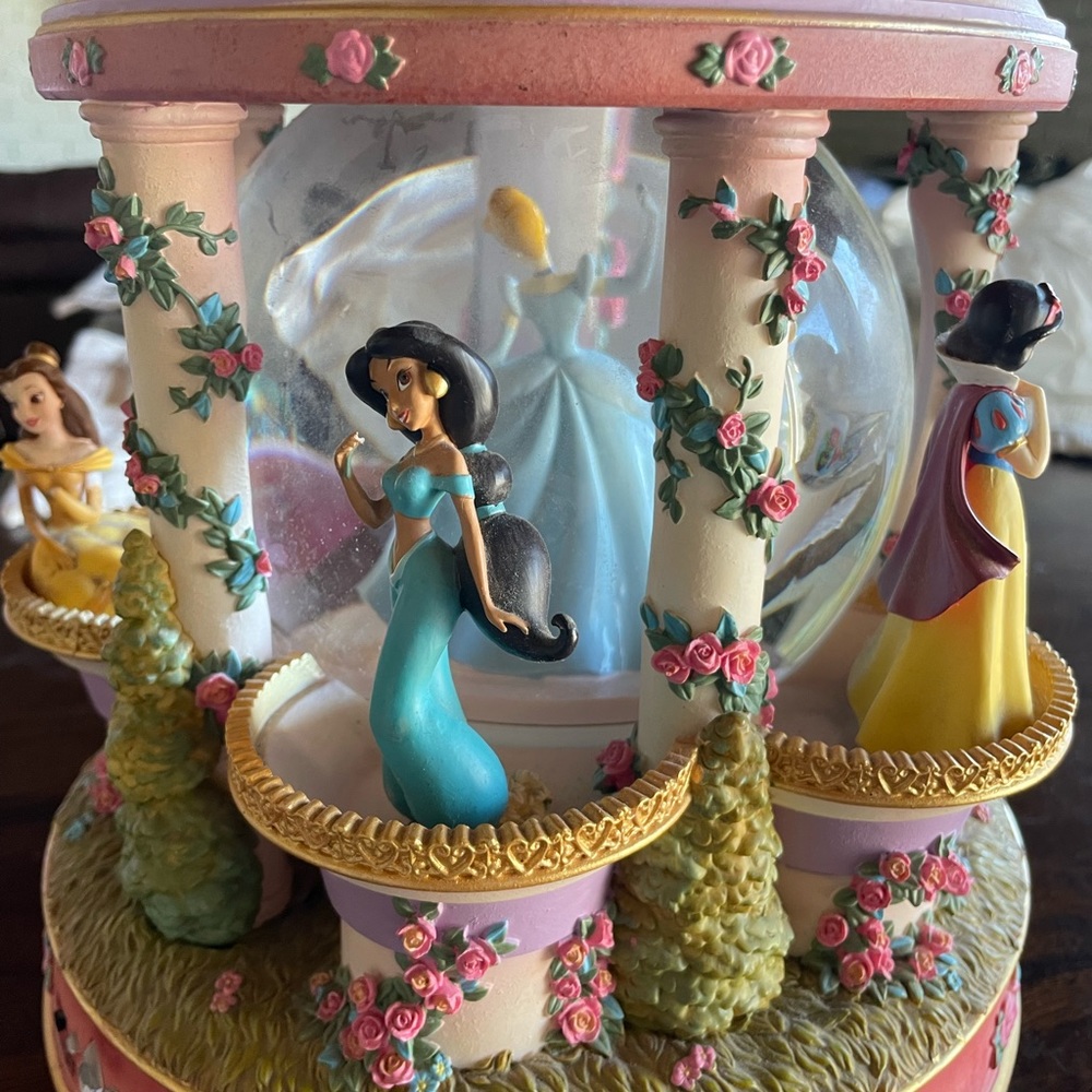 Original vintage Disney princesses  musical from early 2000’s!
